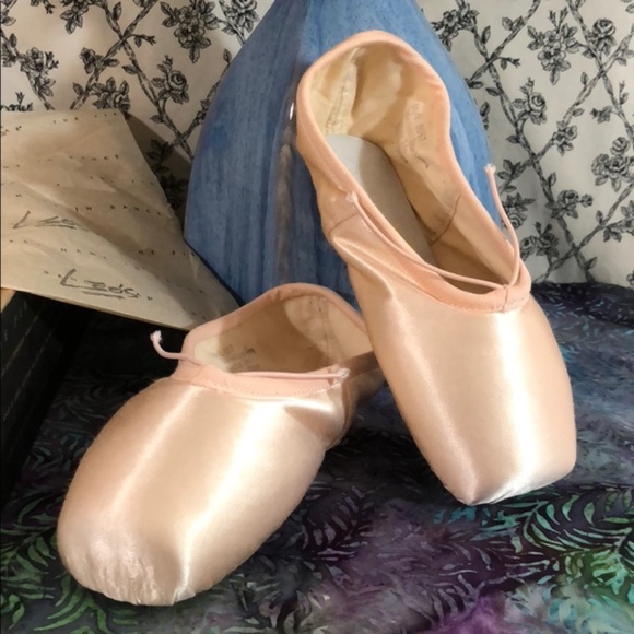 Leo's Dancewear Other - 🏆Leos Inspiration 3/4 Pointe Ballet Shoes W=D #53